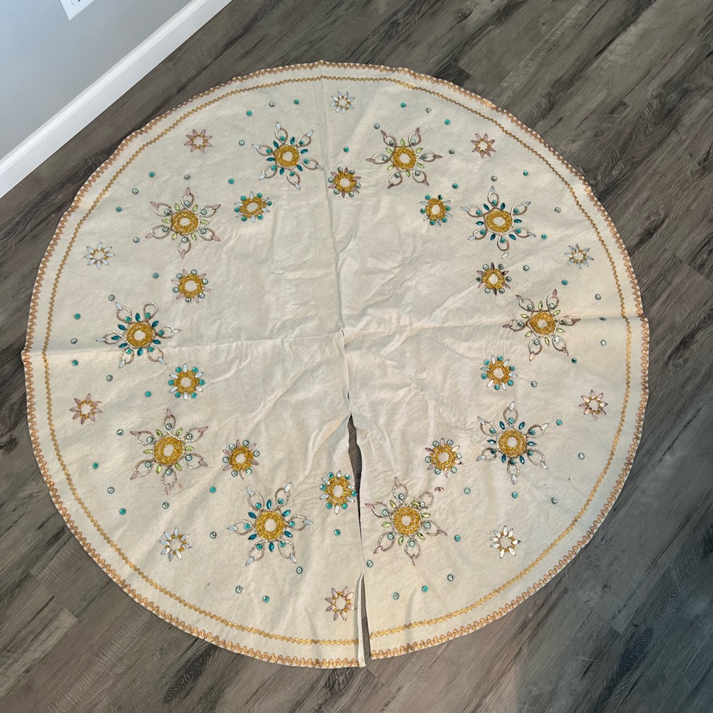 Vintage handmade Christmas tree skirt